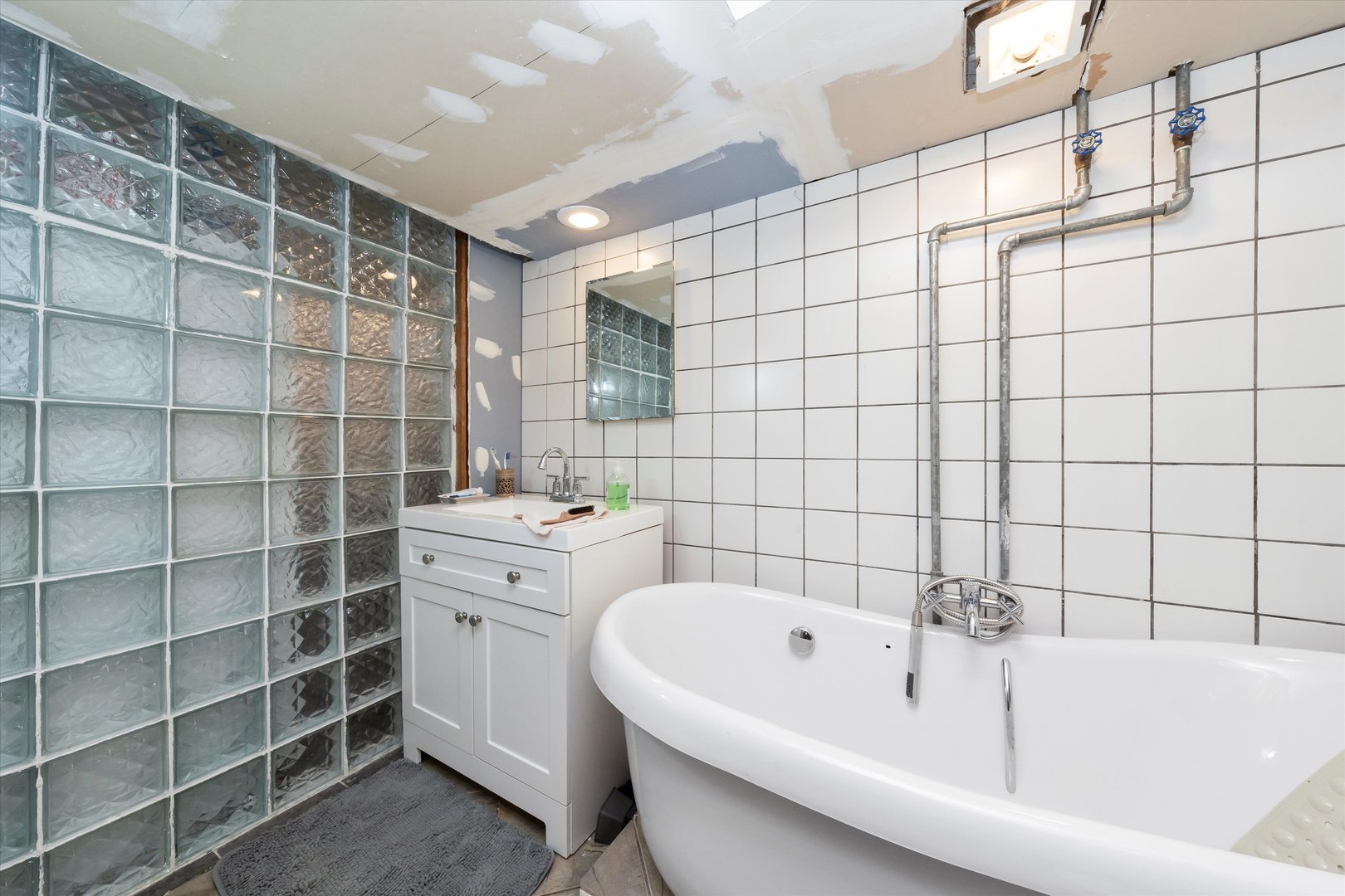 8200 W 95 Street, Hickory Hills, IL 60457