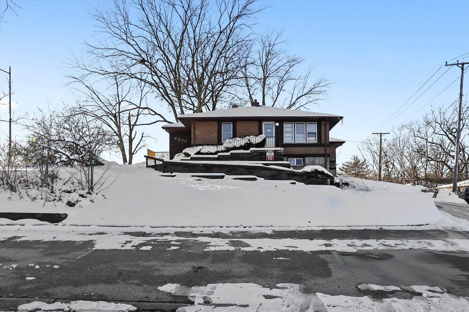 8200 W 95 Street, Hickory Hills, IL 60457