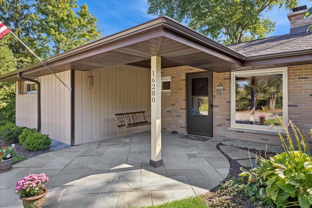 16280 W Woodbine Circle, Vernon Hills, IL 60061