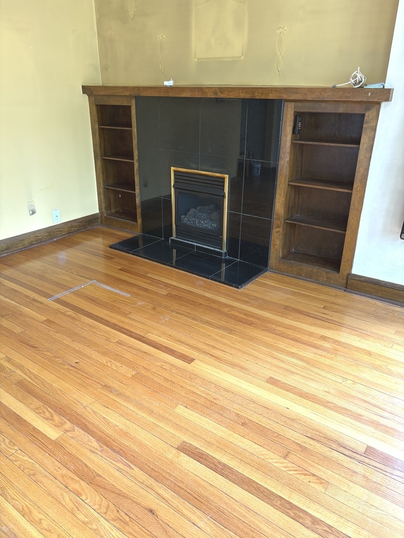 7713 S Cornell Avenue, Chicago, IL 60649