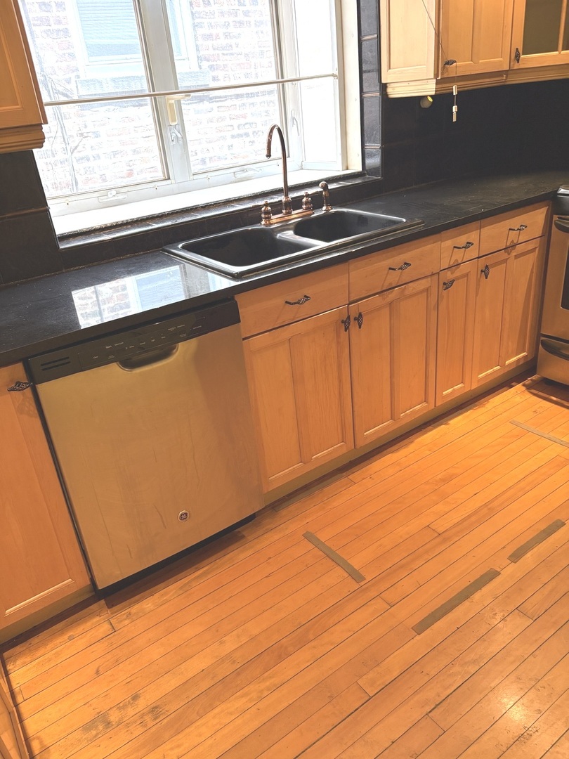 7713 S Cornell Avenue, Chicago, IL 60649