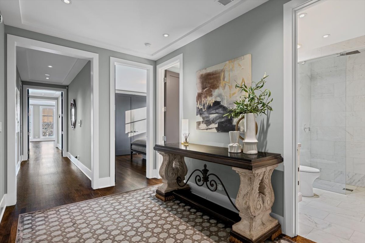 3438 N Elaine Place #PH, Chicago, IL 60657