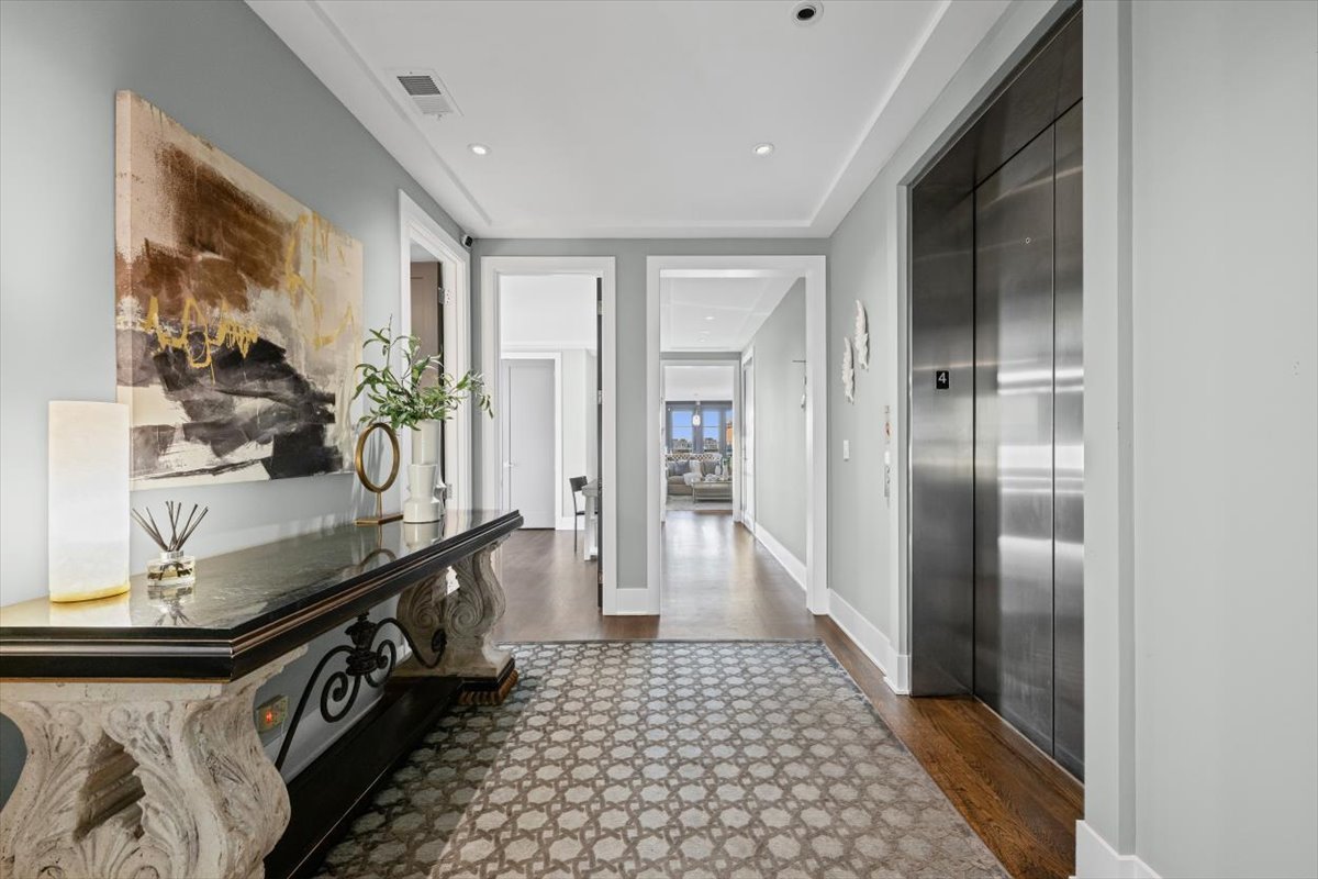 3438 N Elaine Place #PH, Chicago, IL 60657