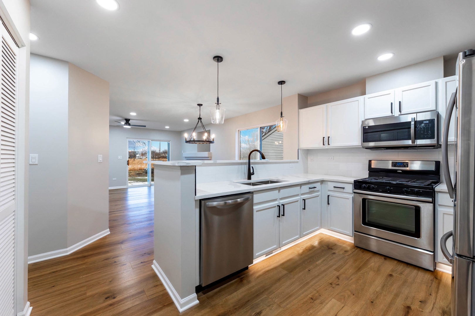 2906 Meadowview Lane, Montgomery, IL 60538