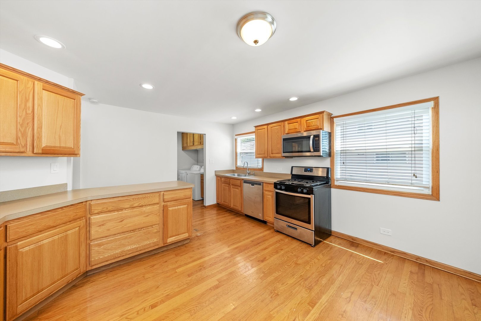 9417 S 78th Avenue, Hickory Hills, IL 60457