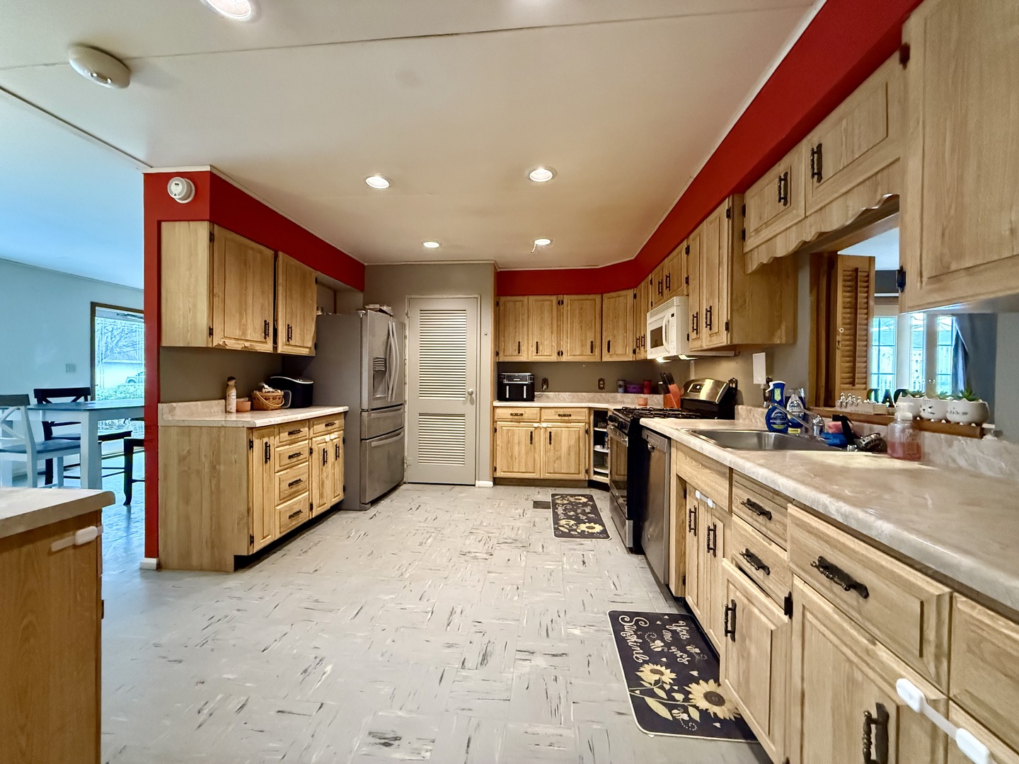 301 S Walnut Street, Clinton, IL 61727