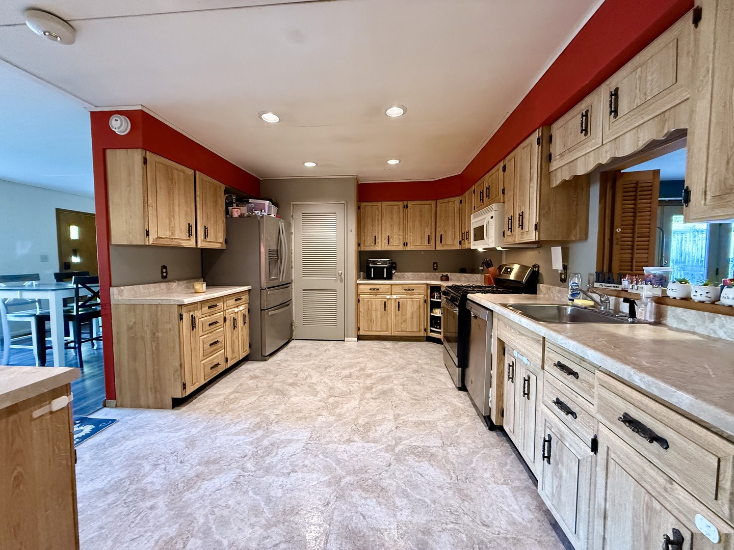 301 S Walnut Street, Clinton, IL 61727
