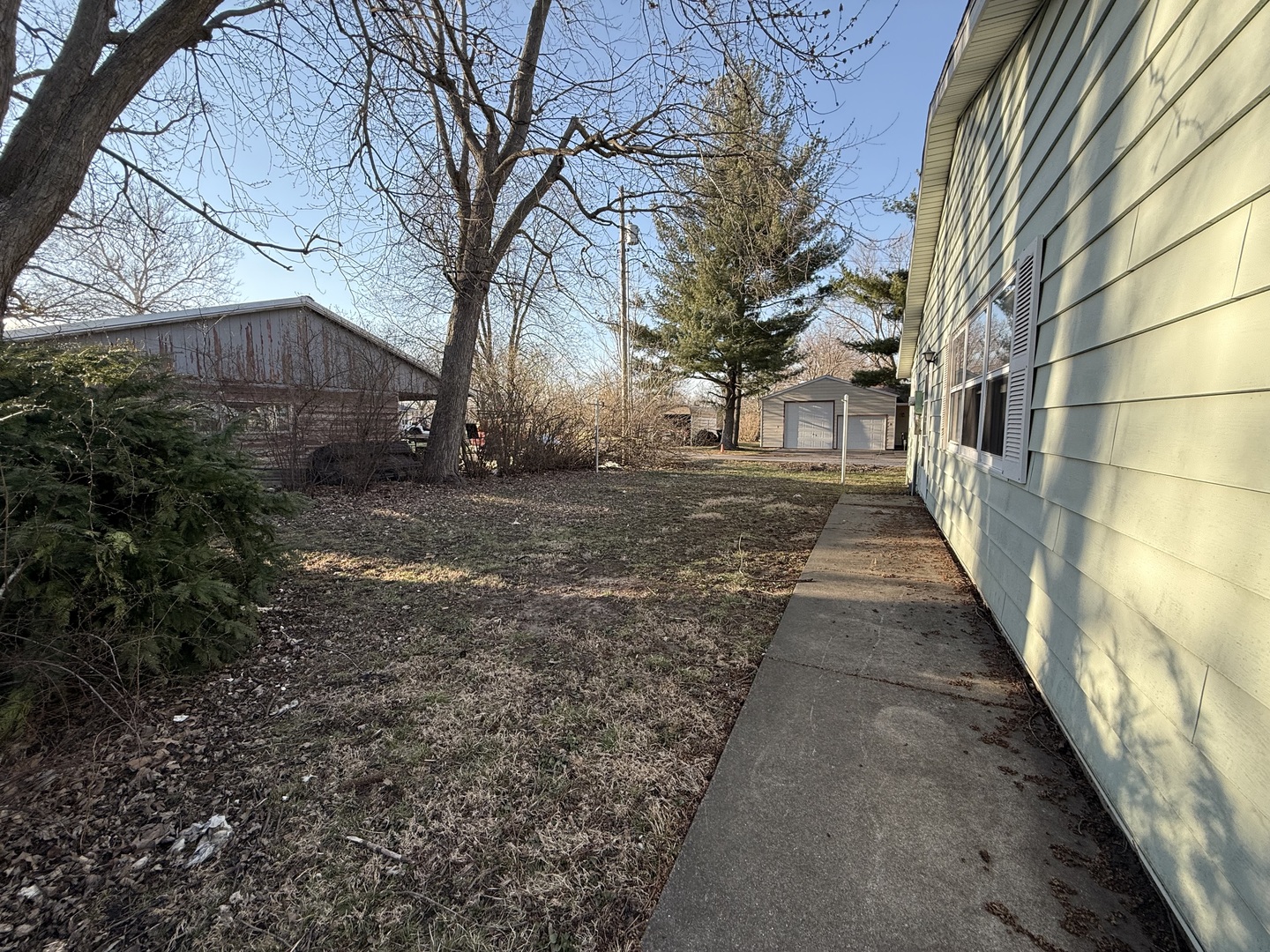 301 S Walnut Street, Clinton, IL 61727