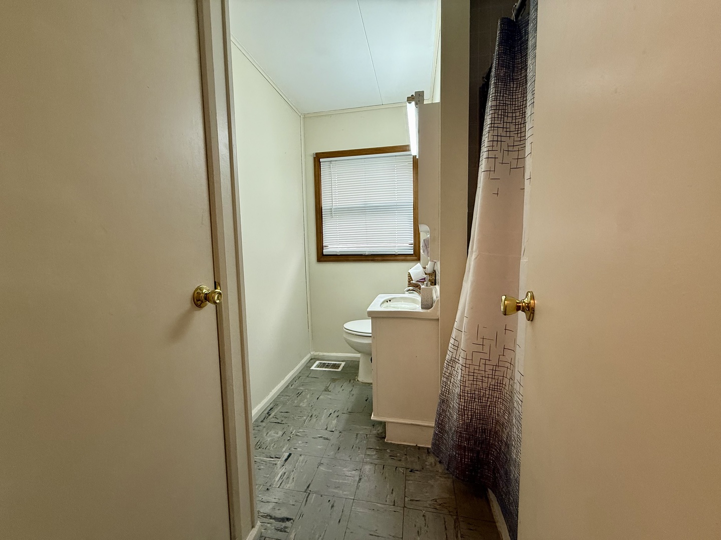 301 S Walnut Street, Clinton, IL 61727