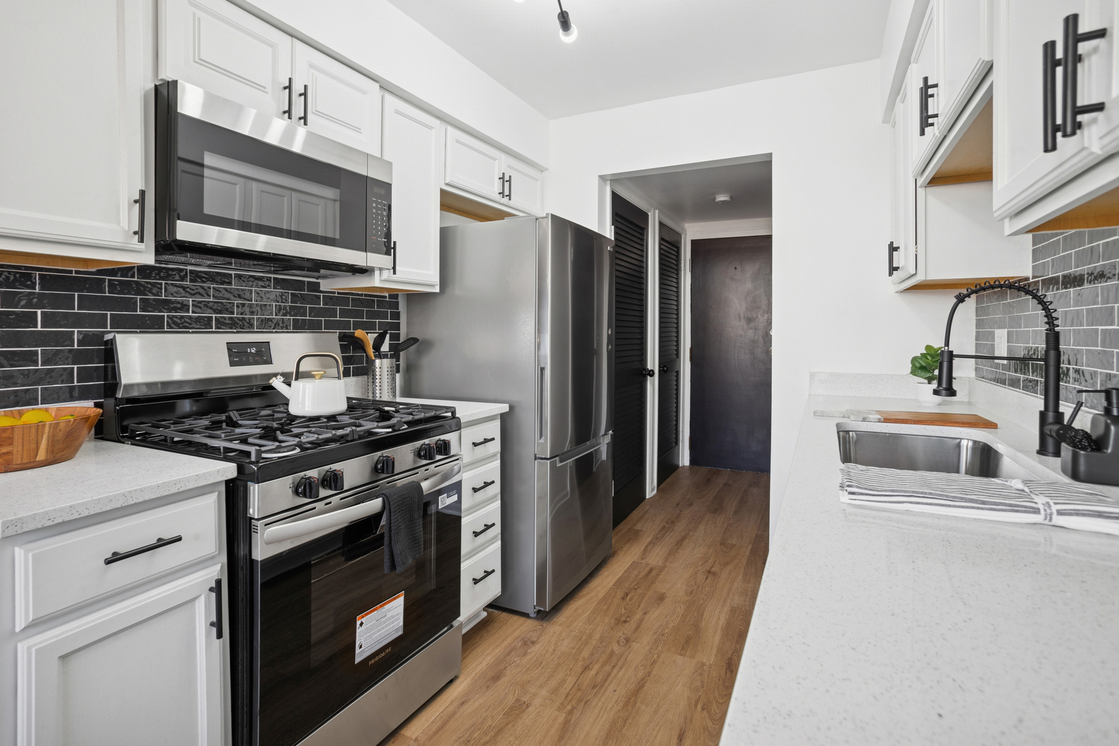 1910 N Alpine Drive, Glendale Heights, IL 60139