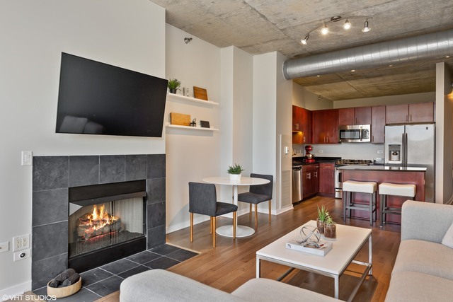 700 N LARRABEE Street #1111, Chicago, IL 60654