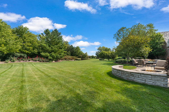 14840 Creekside Path, Green Oaks, IL 60048