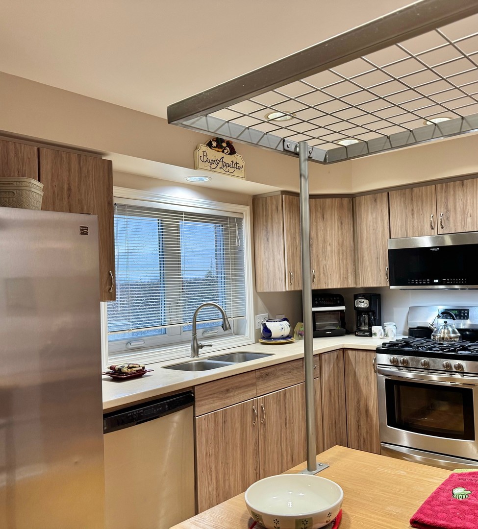 1325 PERRY Street #606, Des Plaines, IL 60016