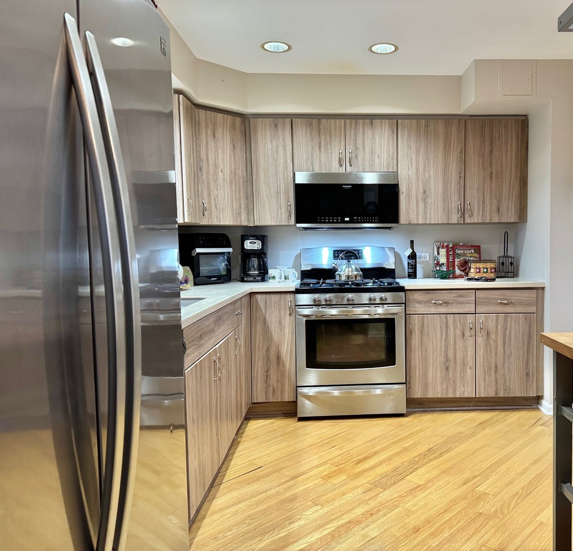 1325 PERRY Street #606, Des Plaines, IL 60016