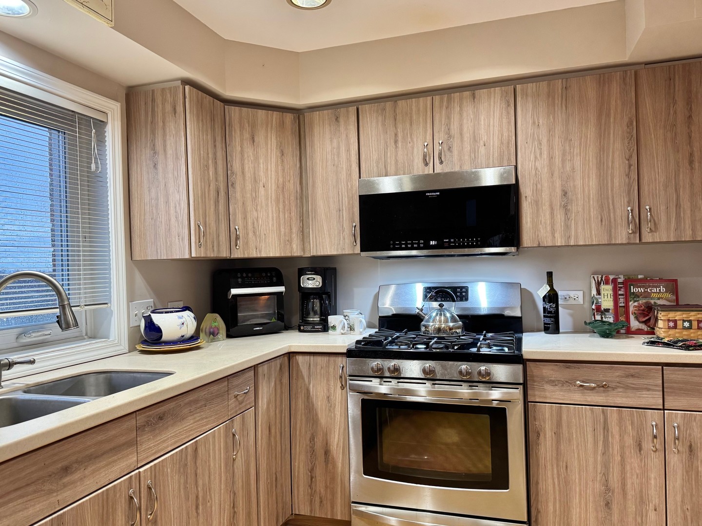 1325 PERRY Street #606, Des Plaines, IL 60016