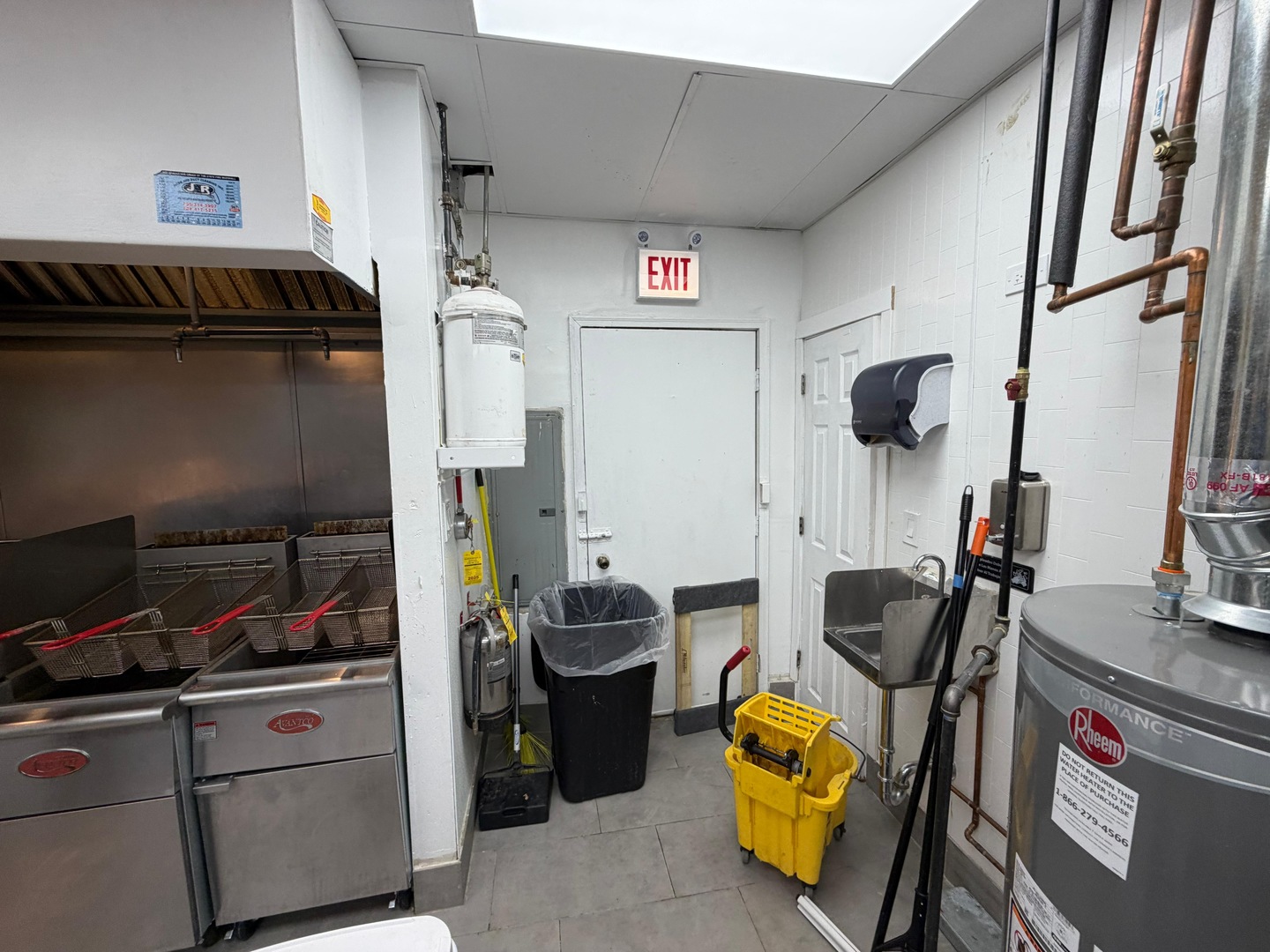 2441 N Clark Street, Chicago, IL 60614