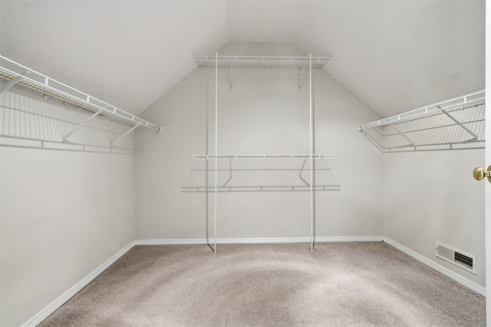 3 Timbergate Court, Bloomington, IL 61704