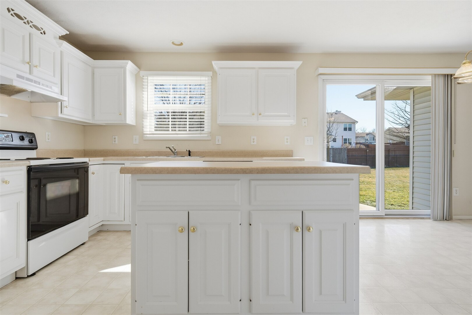 3 Timbergate Court, Bloomington, IL 61704