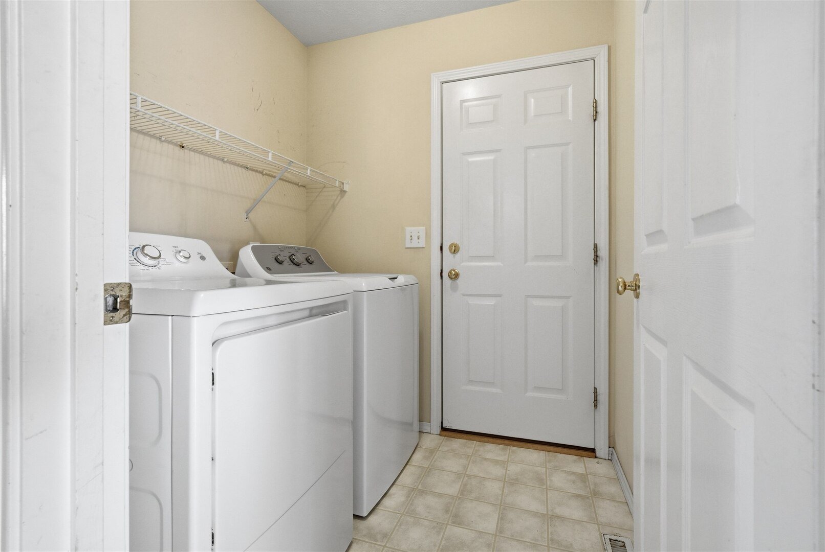 3 Timbergate Court, Bloomington, IL 61704