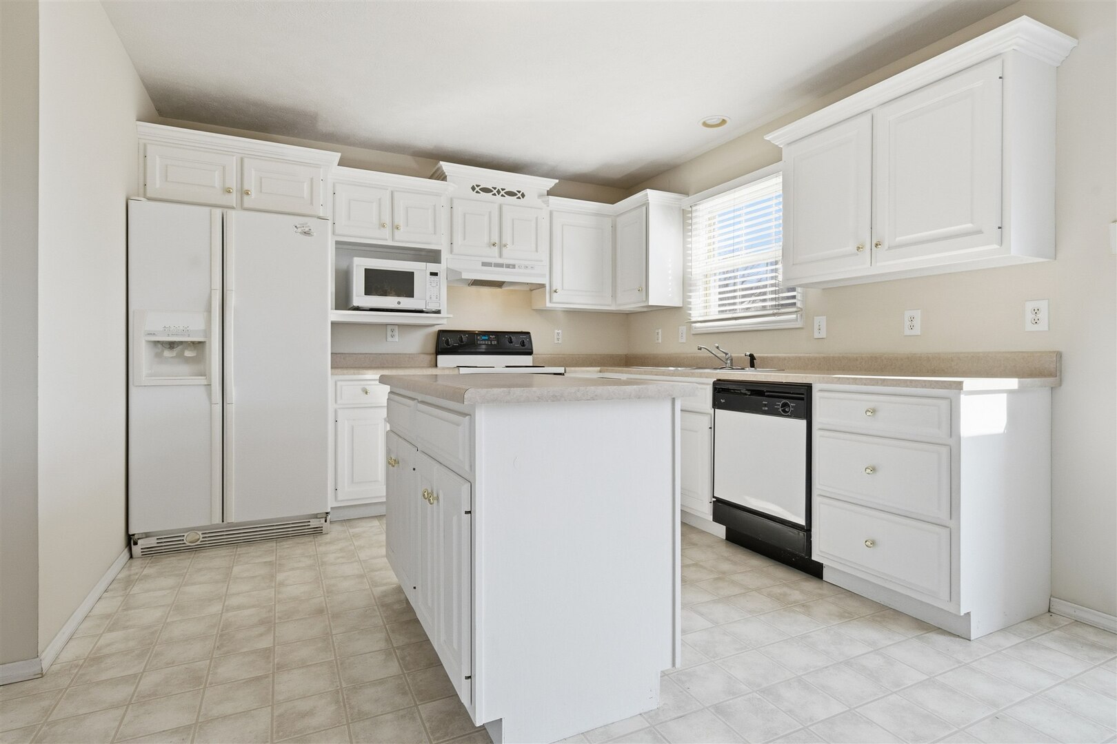 3 Timbergate Court, Bloomington, IL 61704