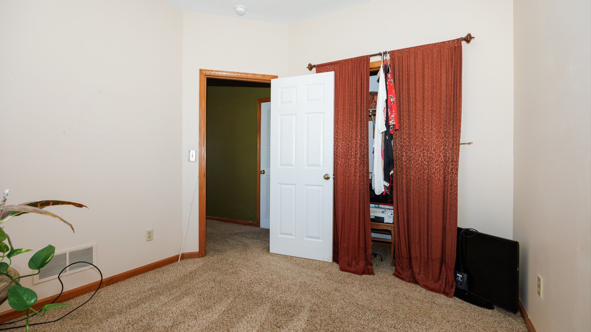 67 Oak Park Road, Bloomington, IL 61701