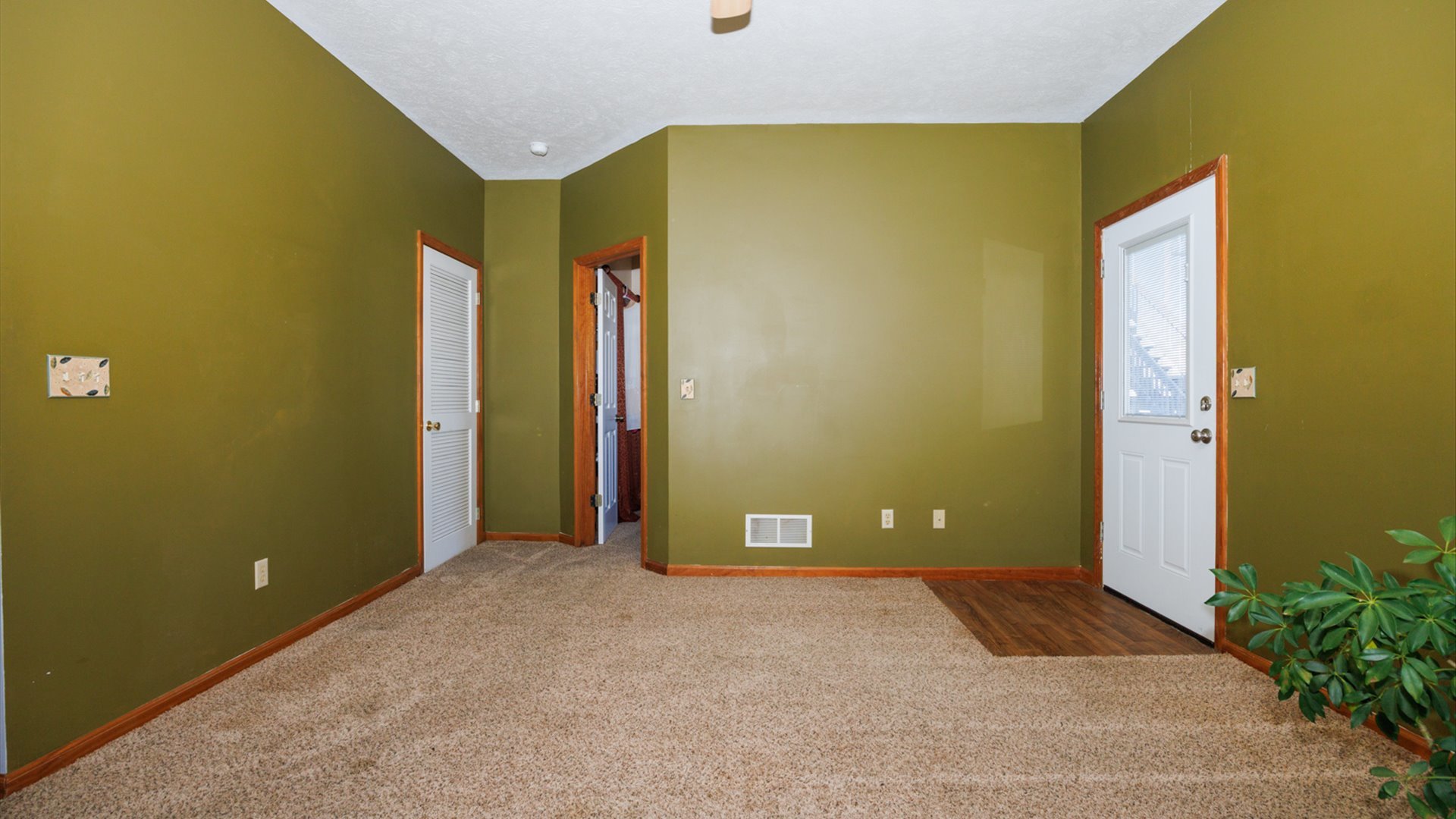 67 Oak Park Road, Bloomington, IL 61701