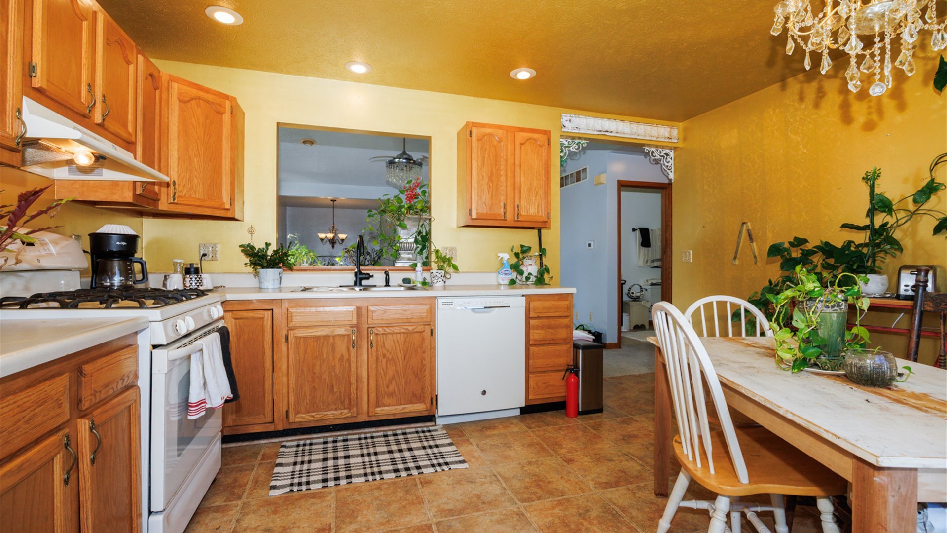 67 Oak Park Road, Bloomington, IL 61701