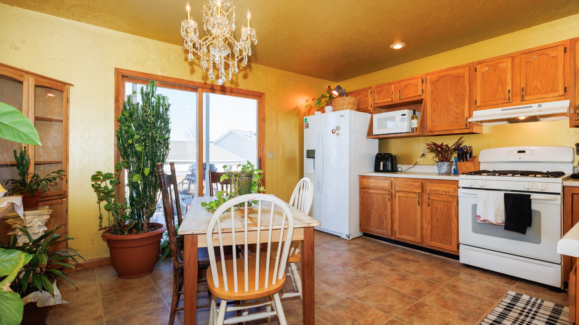 67 Oak Park Road, Bloomington, IL 61701