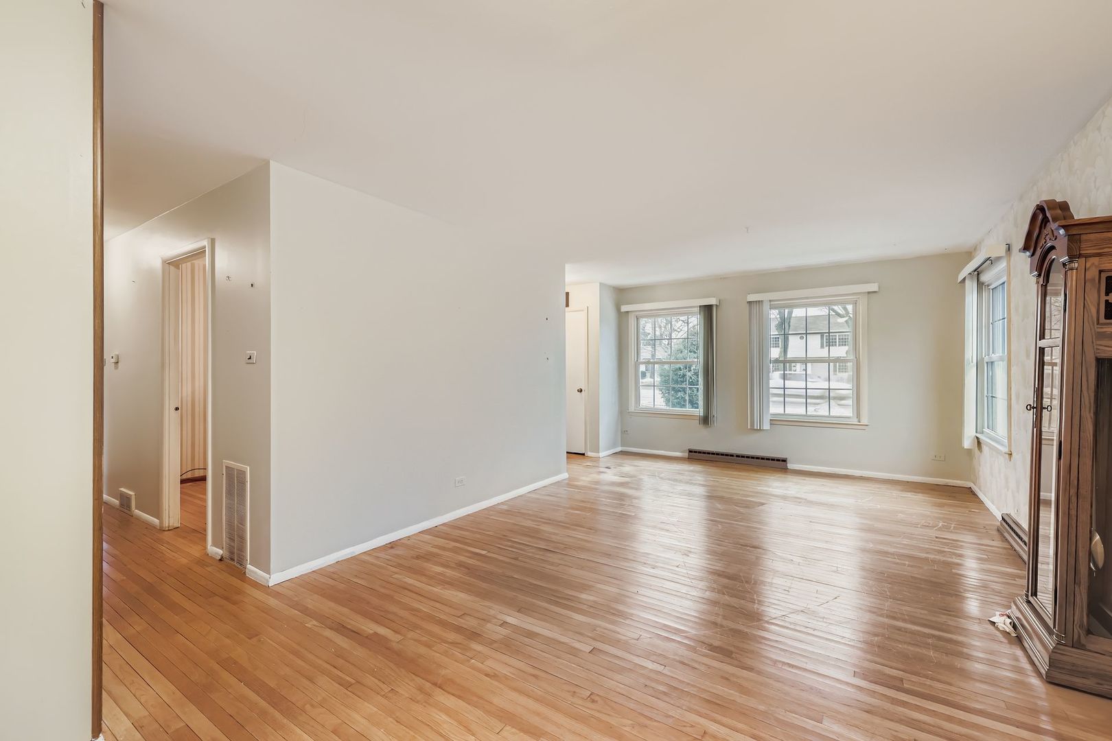 2107 Kirchoff Road, Rolling Meadows, IL 60008