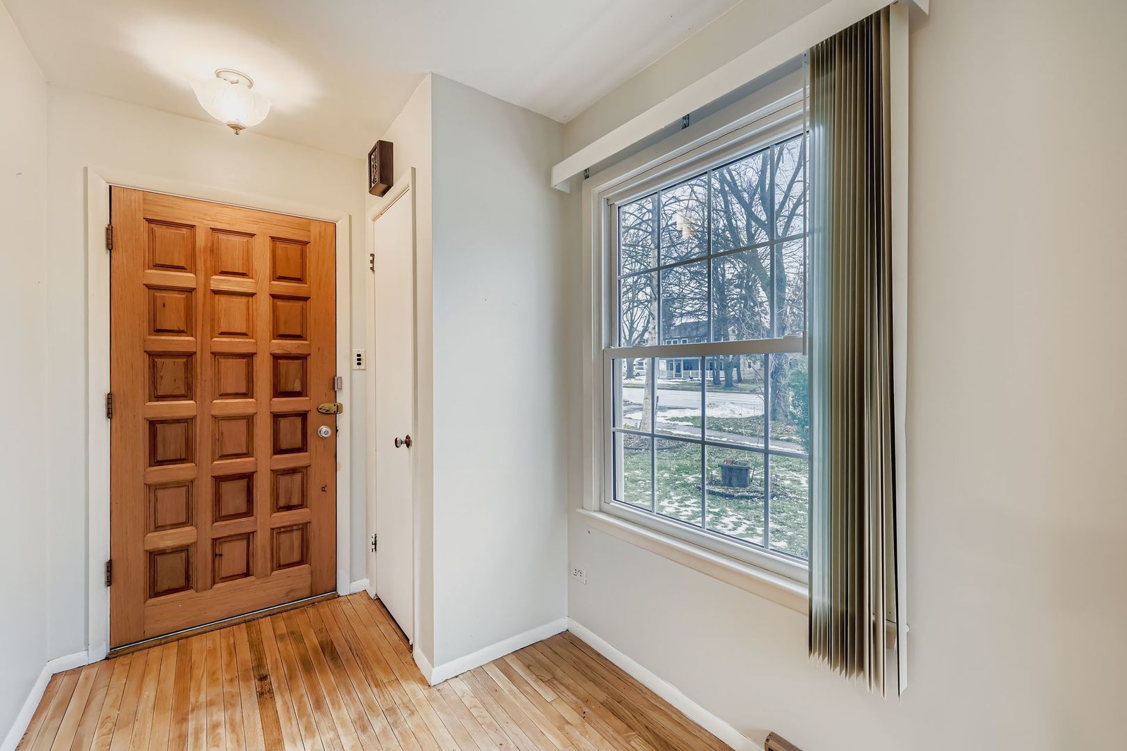 2107 Kirchoff Road, Rolling Meadows, IL 60008