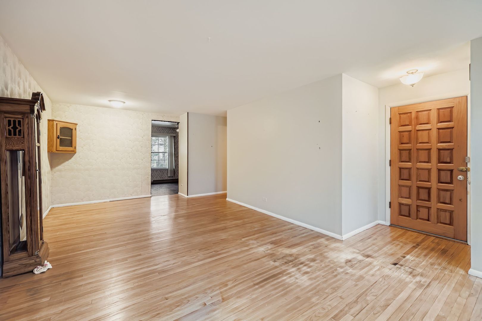 2107 Kirchoff Road, Rolling Meadows, IL 60008