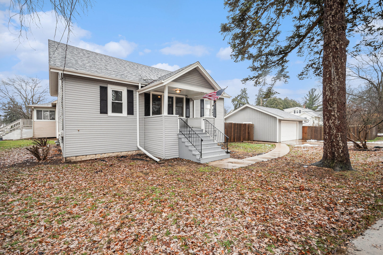 247 N West Road, Lombard, IL 60148