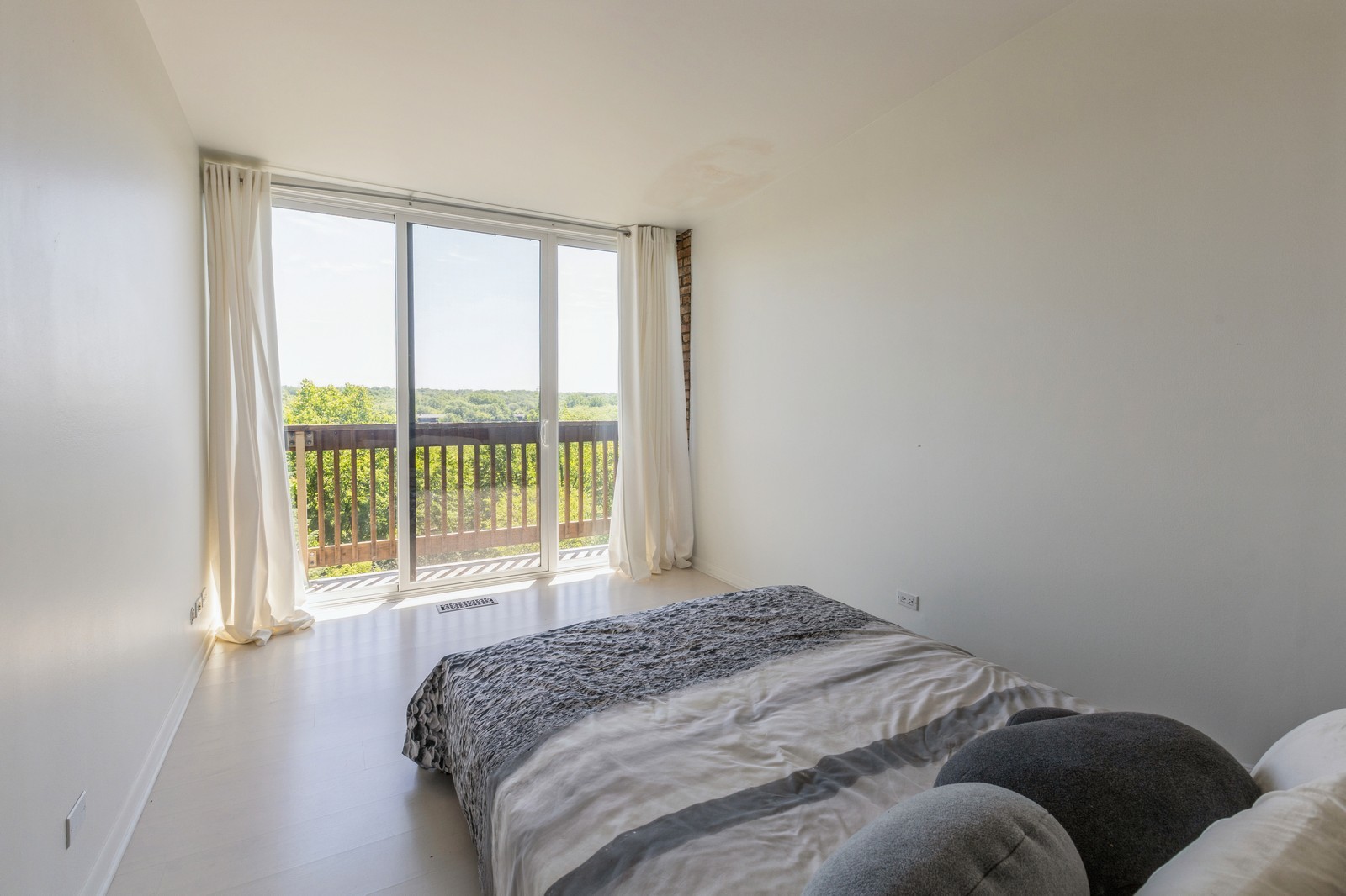 5600 Hillcrest Lane #130-3K, Lisle, IL 60532