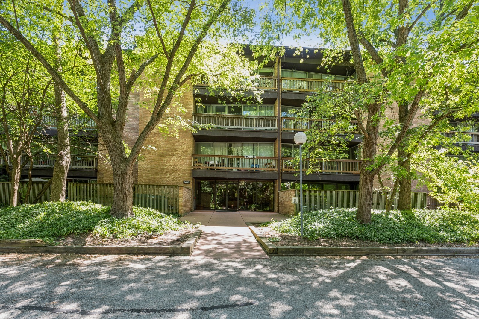 5600 Hillcrest Lane #130-3K, Lisle, IL 60532