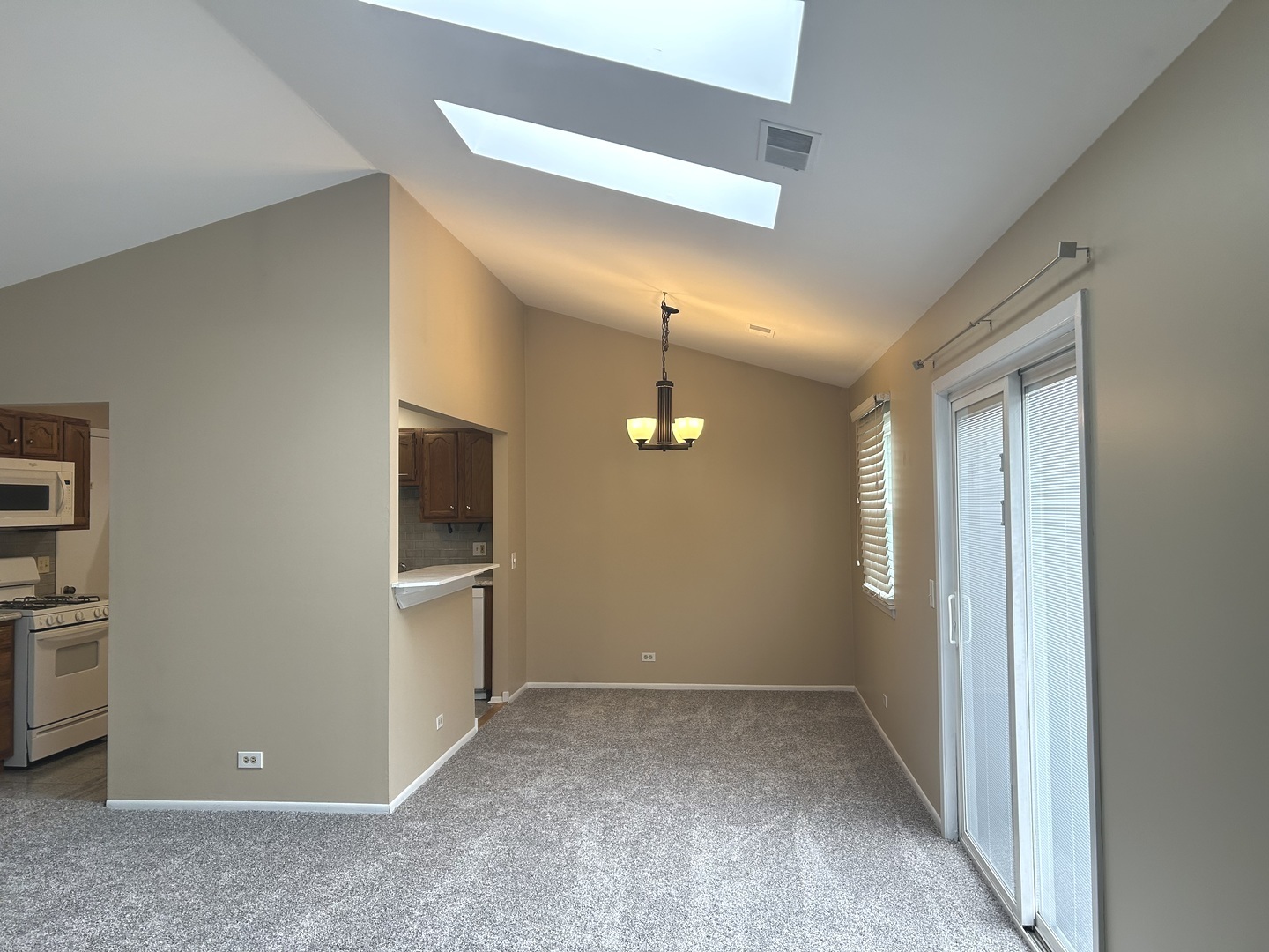 122 Stirling Lane #X2, Schaumburg, IL 60194