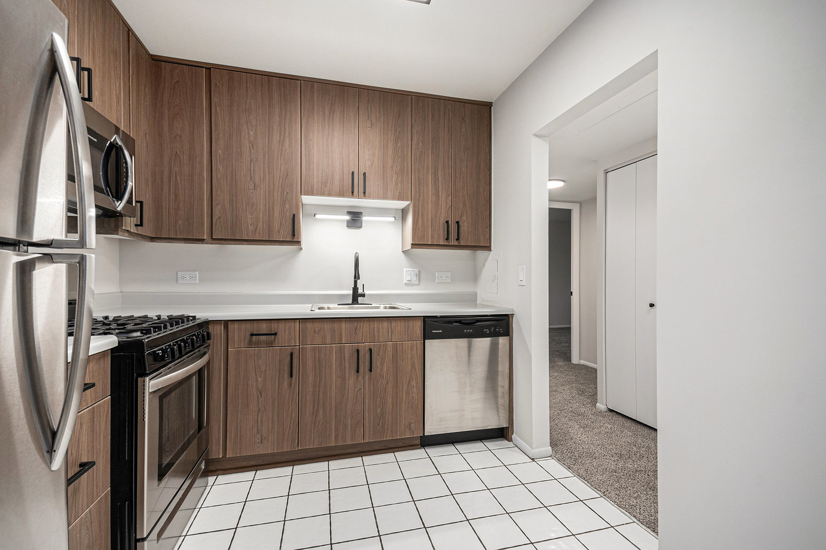 700 Wellington Avenue #207, Elk Grove Village, IL 60007