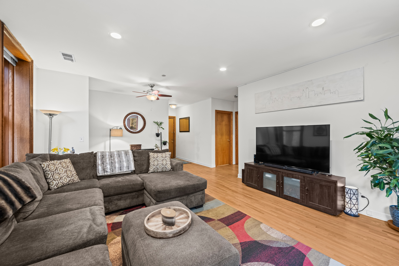 550 W Surf Street #215, Chicago, IL 60657