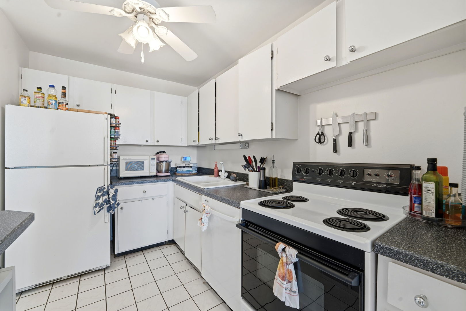 2020 N Lincoln Park #19C, Chicago, IL 60614