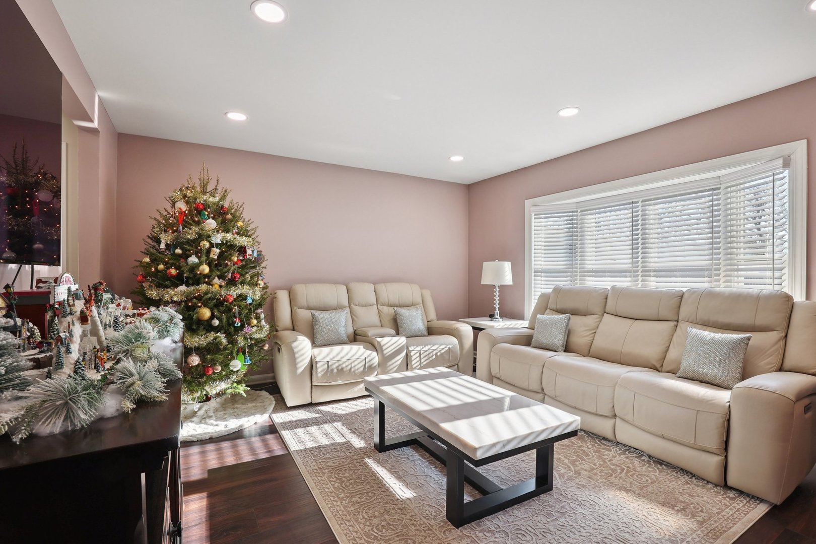 639 W Comstock Avenue, Elmhurst, IL 60126