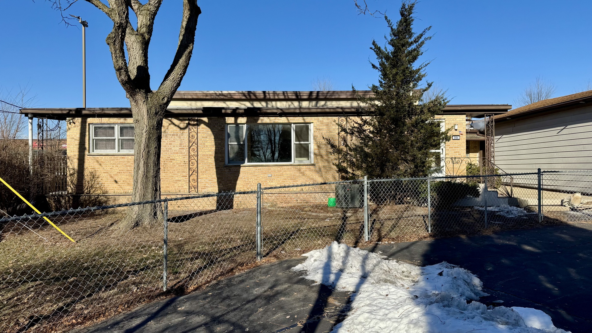 304 E Hawthorne Drive #304, Round Lake Beach, IL 60073