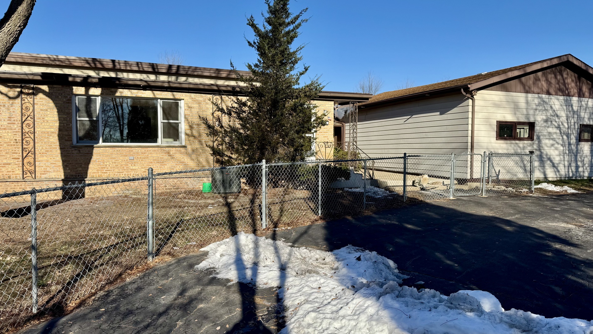 304 E Hawthorne Drive #304, Round Lake Beach, IL 60073