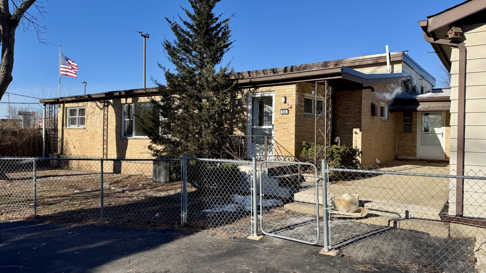 304 E Hawthorne Drive #304, Round Lake Beach, IL 60073