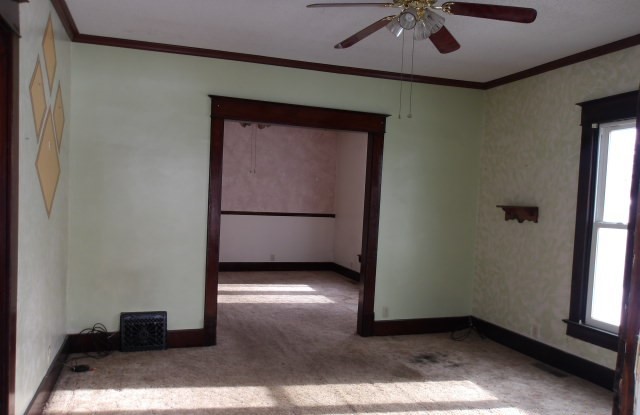 306 S Oakwood Street, Oakwood, IL 61858