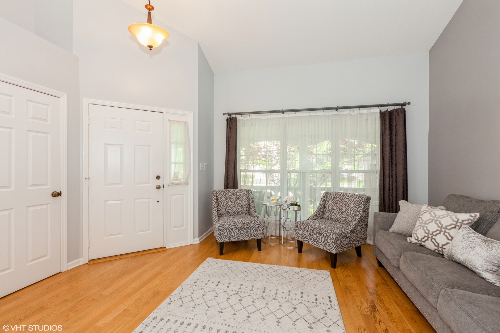 724 Wildflower Circle, Naperville, IL 60540