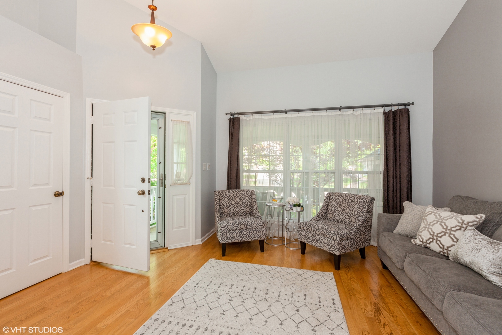 724 Wildflower Circle, Naperville, IL 60540