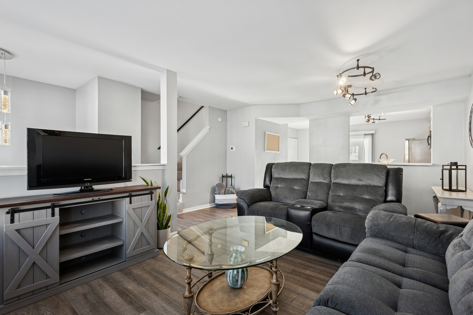 307 E Victoria Circle, North Aurora, IL 60542