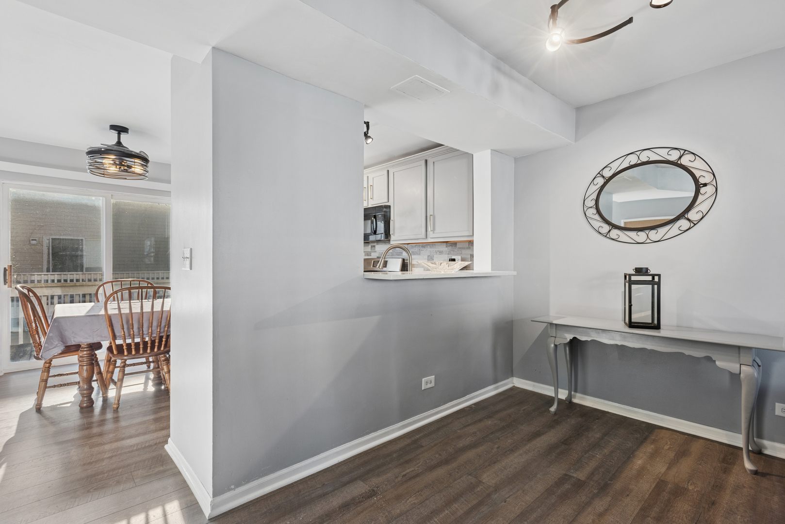 307 E Victoria Circle, North Aurora, IL 60542