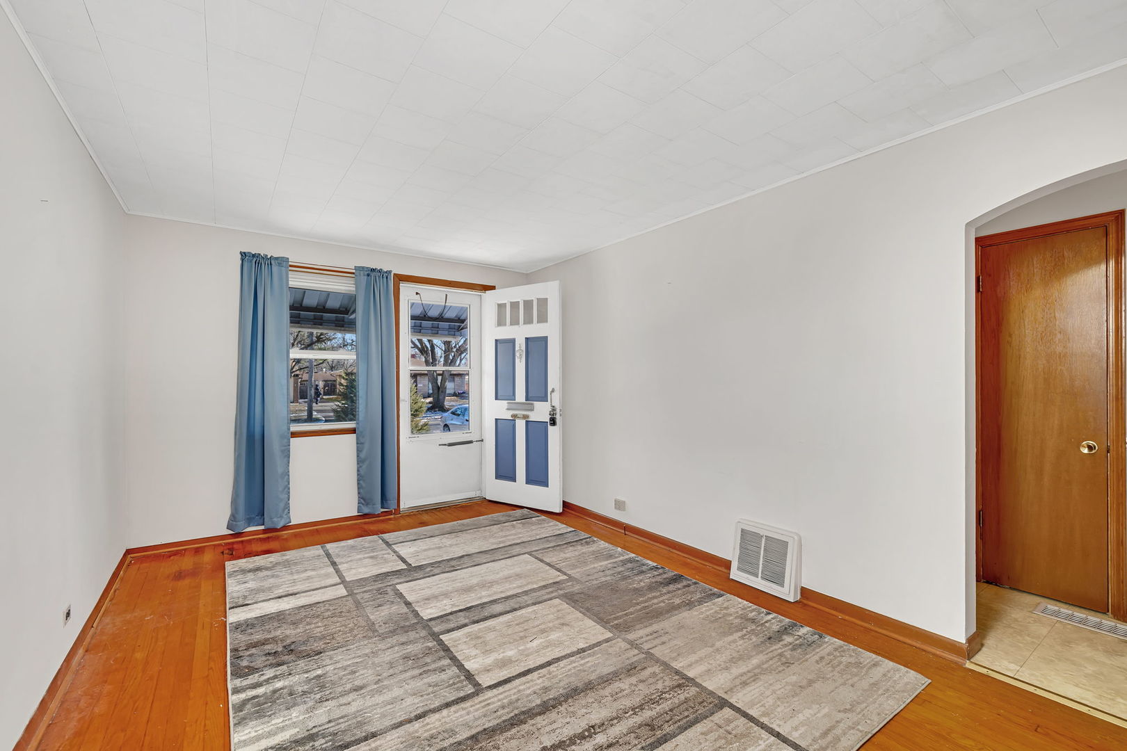 17912 School Street, Lansing, IL 60438