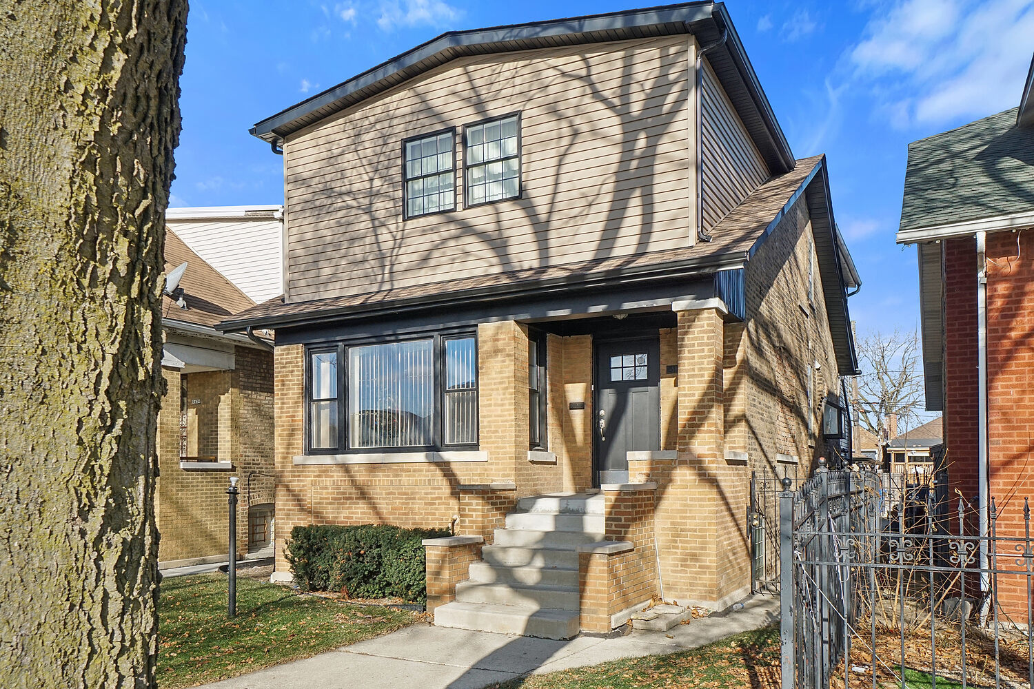 5124 W Saint Paul Avenue, Chicago, IL 60639