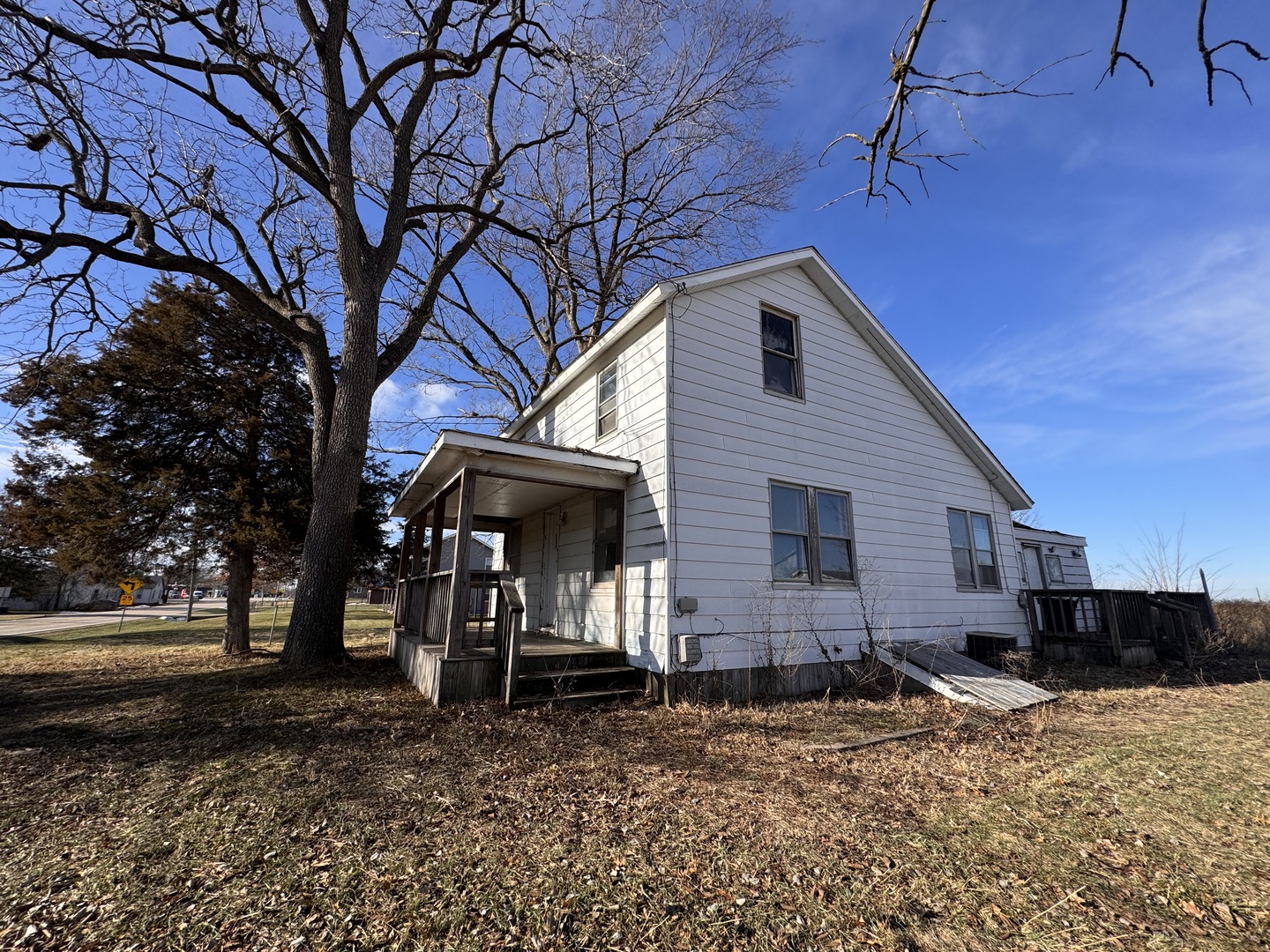 224 E State Street, Washburn, IL 61570